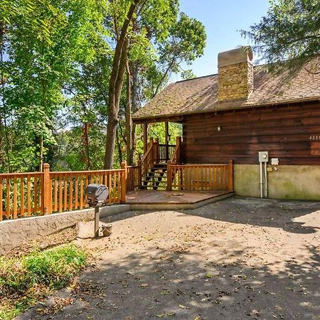 Do Not Disturb - Pigeon Forge Smoky Mountain Studio Cabin, Hot Tub, Fireplace Villa Exterior photo