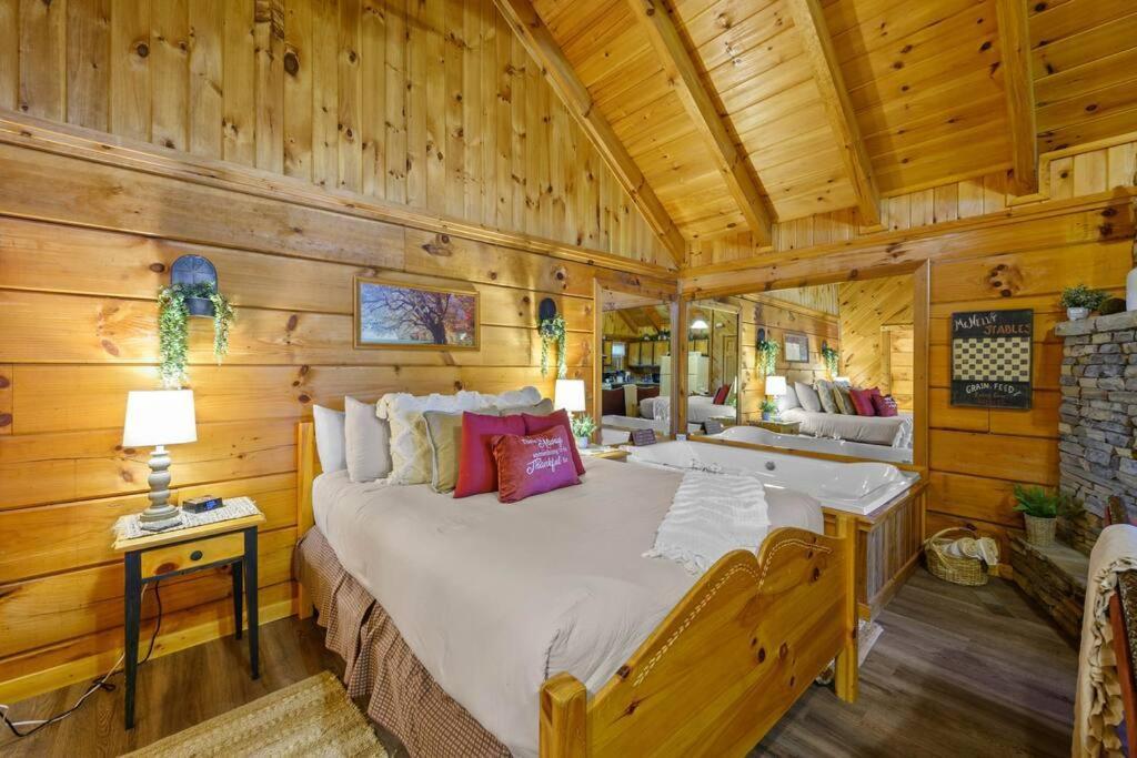 Do Not Disturb - Pigeon Forge Smoky Mountain Studio Cabin, Hot Tub, Fireplace Villa Exterior photo