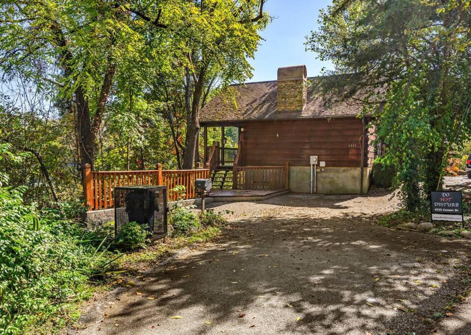 Do Not Disturb - Pigeon Forge Smoky Mountain Studio Cabin, Hot Tub, Fireplace Villa Exterior photo