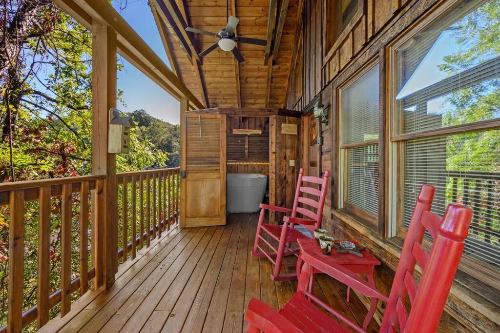 Do Not Disturb - Pigeon Forge Smoky Mountain Studio Cabin, Hot Tub, Fireplace Villa Exterior photo