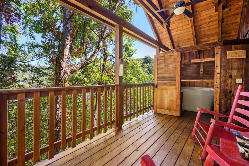 Do Not Disturb - Pigeon Forge Smoky Mountain Studio Cabin, Hot Tub, Fireplace Villa Exterior photo