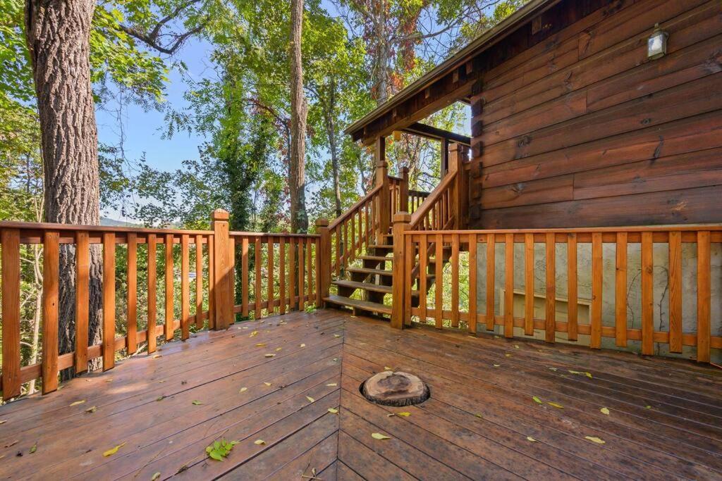 Do Not Disturb - Pigeon Forge Smoky Mountain Studio Cabin, Hot Tub, Fireplace Villa Exterior photo