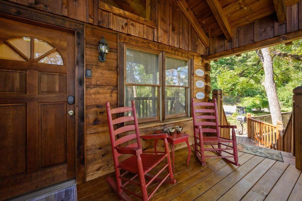 Do Not Disturb - Pigeon Forge Smoky Mountain Studio Cabin, Hot Tub, Fireplace Villa Exterior photo