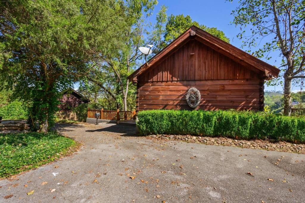 Do Not Disturb - Pigeon Forge Smoky Mountain Studio Cabin, Hot Tub, Fireplace Villa Exterior photo